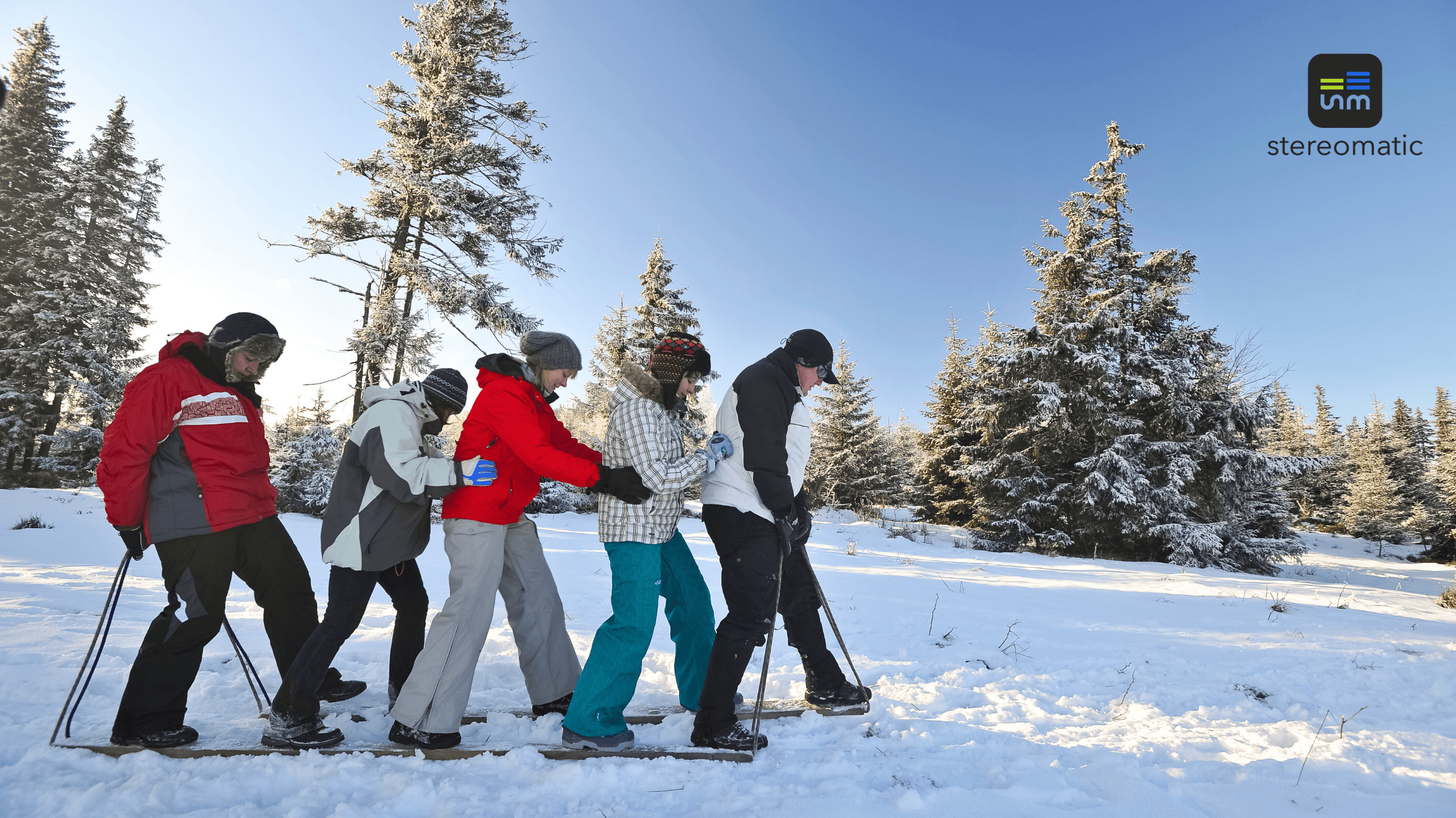 Team building w górach zimą – integracyjna aktywność zespołu podczas eventu firmowego na śniegu